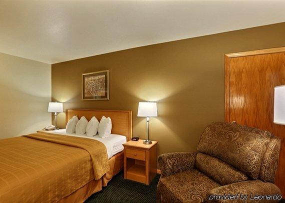 Quality I-90 2* Mauston