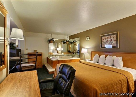 Quality I-90 Inn 2*